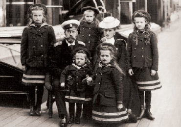 Николай II с семьей на яхте